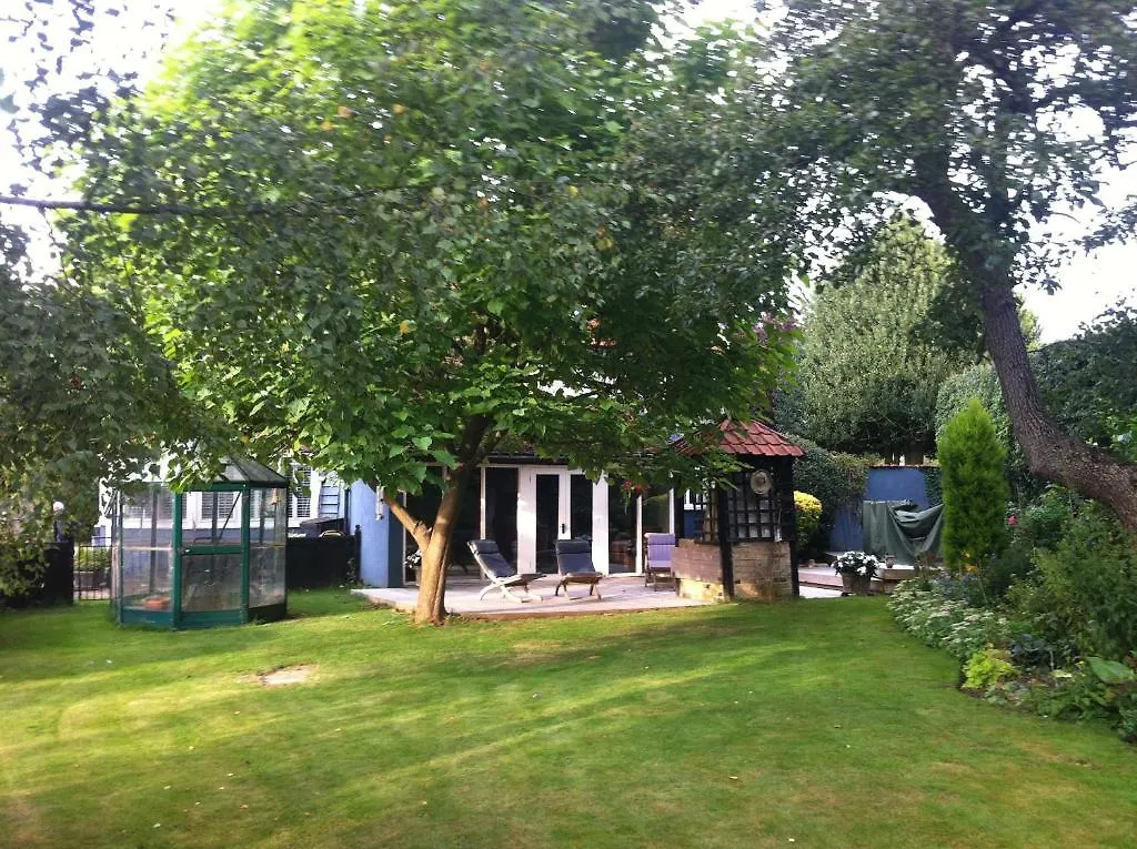 Bonningtons Stansted Self Catering Hotel Stansted Mountfitchet Guest house